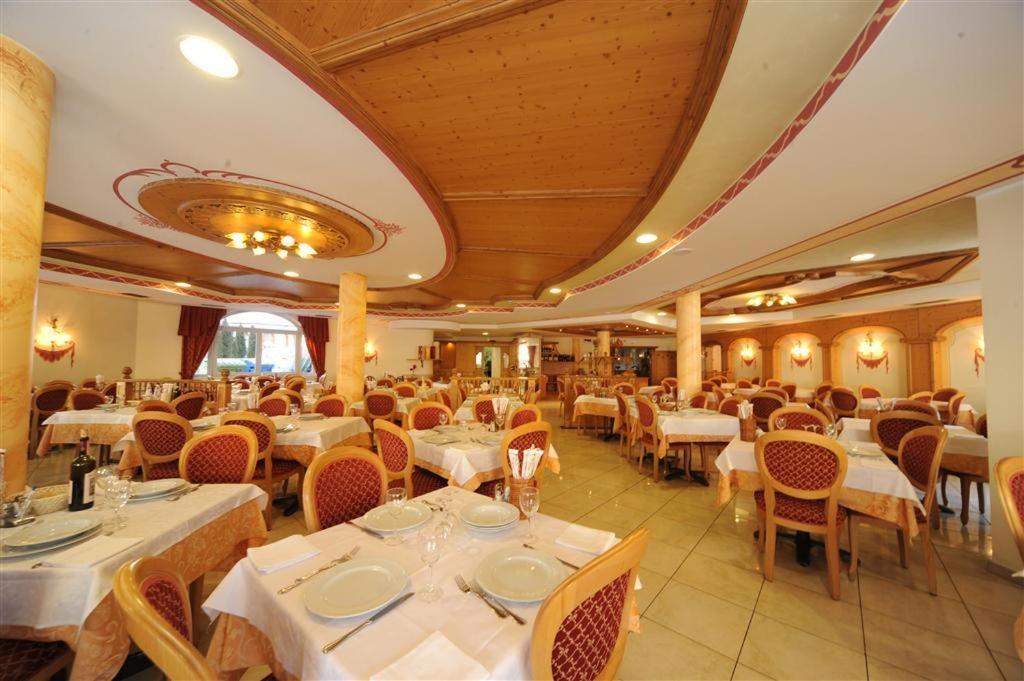 Hotel Canada Pinzolo Ngoại thất bức ảnh