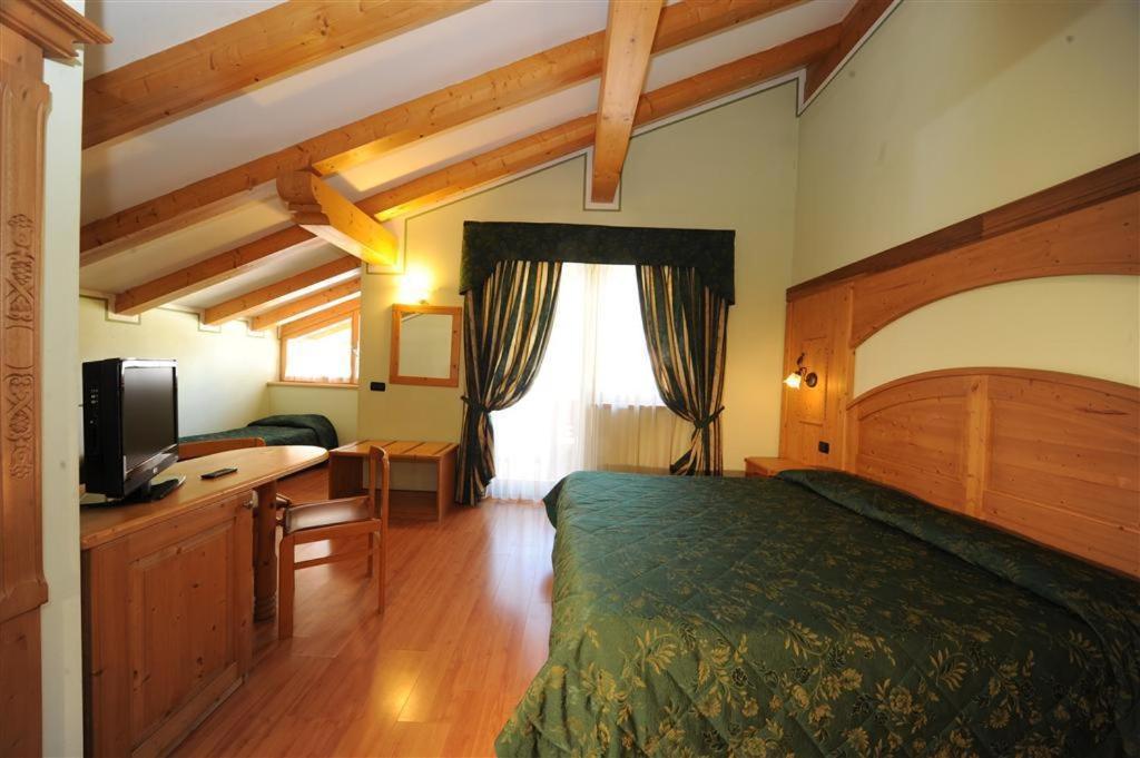 Hotel Canada Pinzolo Phòng bức ảnh