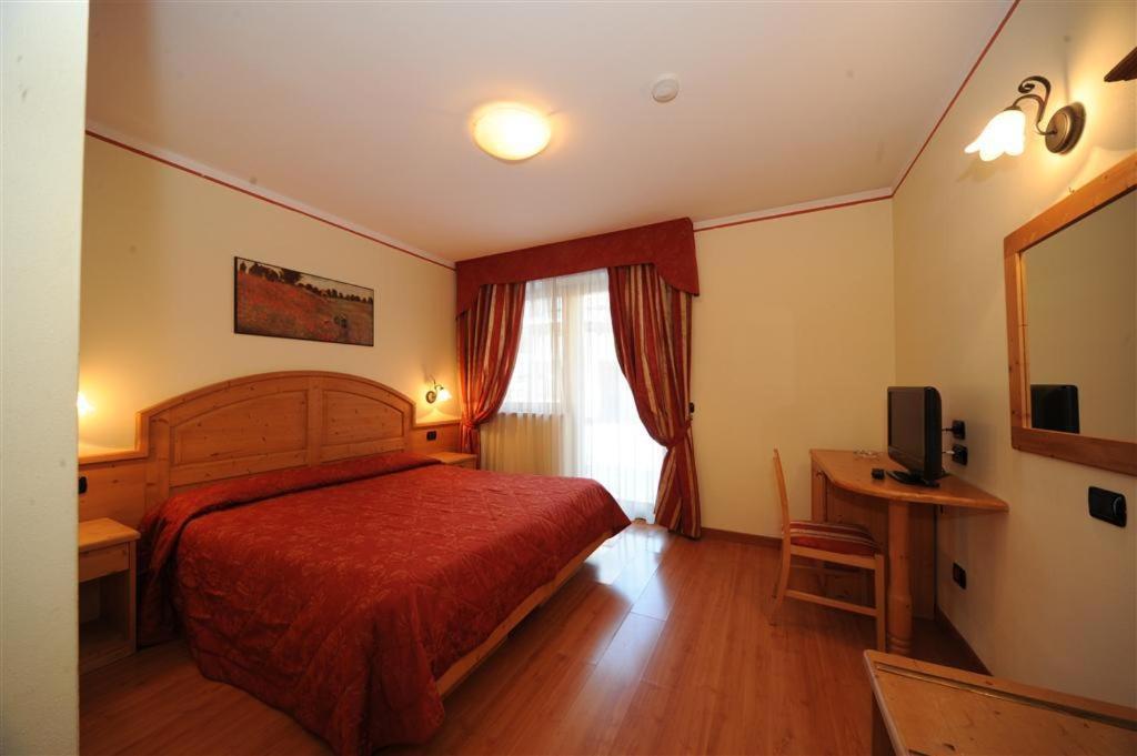 Hotel Canada Pinzolo Phòng bức ảnh