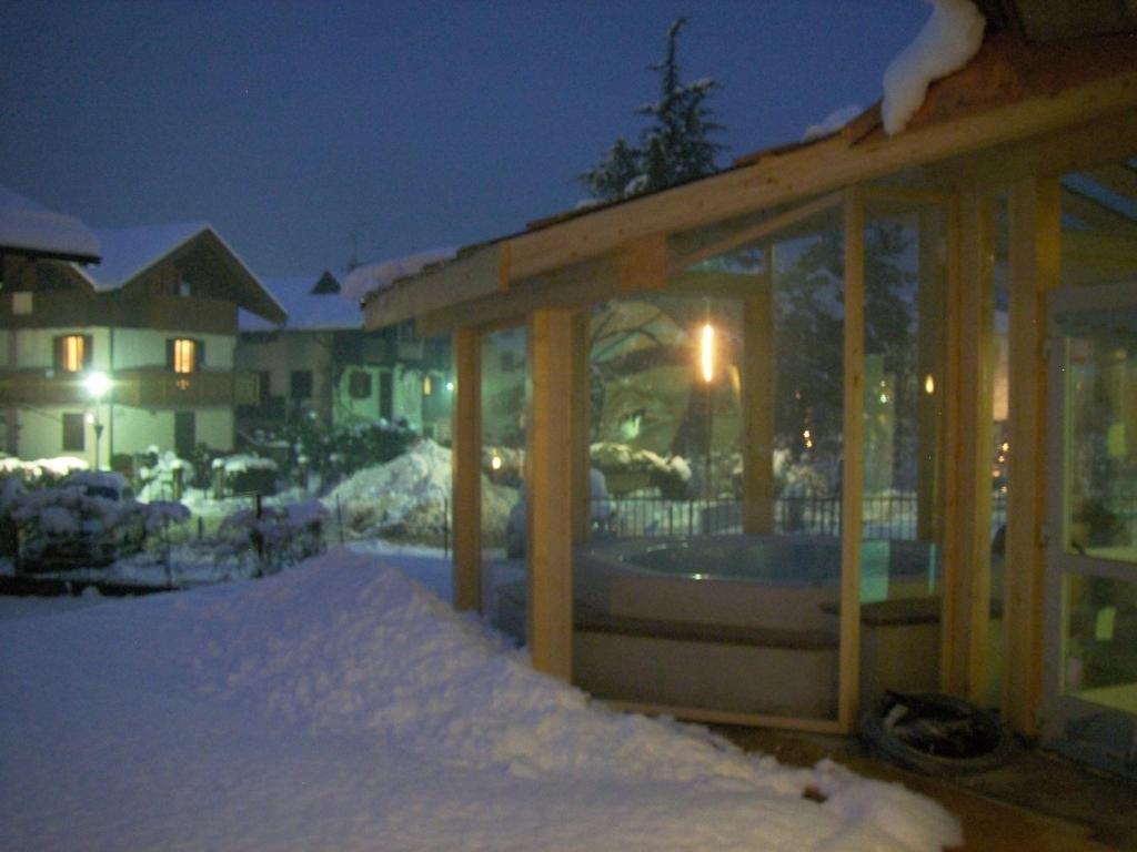 Hotel Canada Pinzolo Ngoại thất bức ảnh
