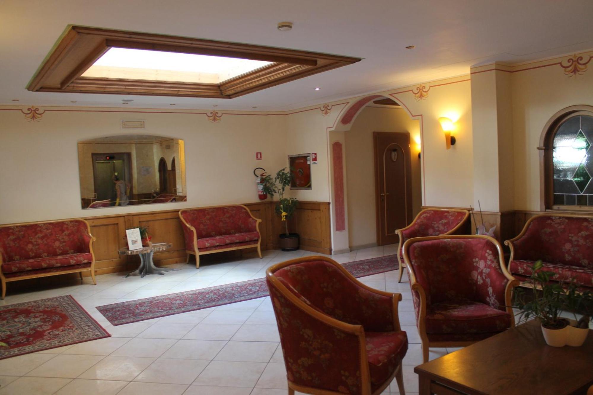 Hotel Canada Pinzolo Ngoại thất bức ảnh