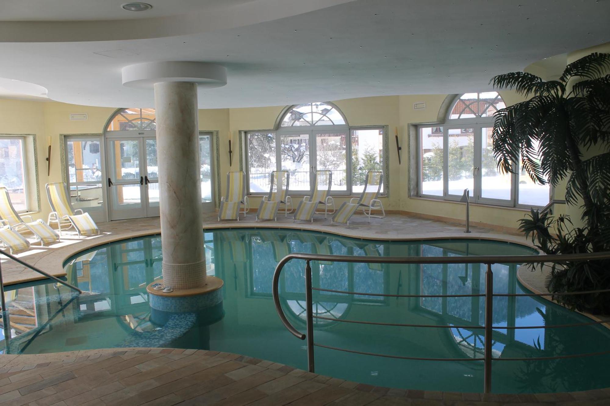 Hotel Canada Pinzolo Ngoại thất bức ảnh