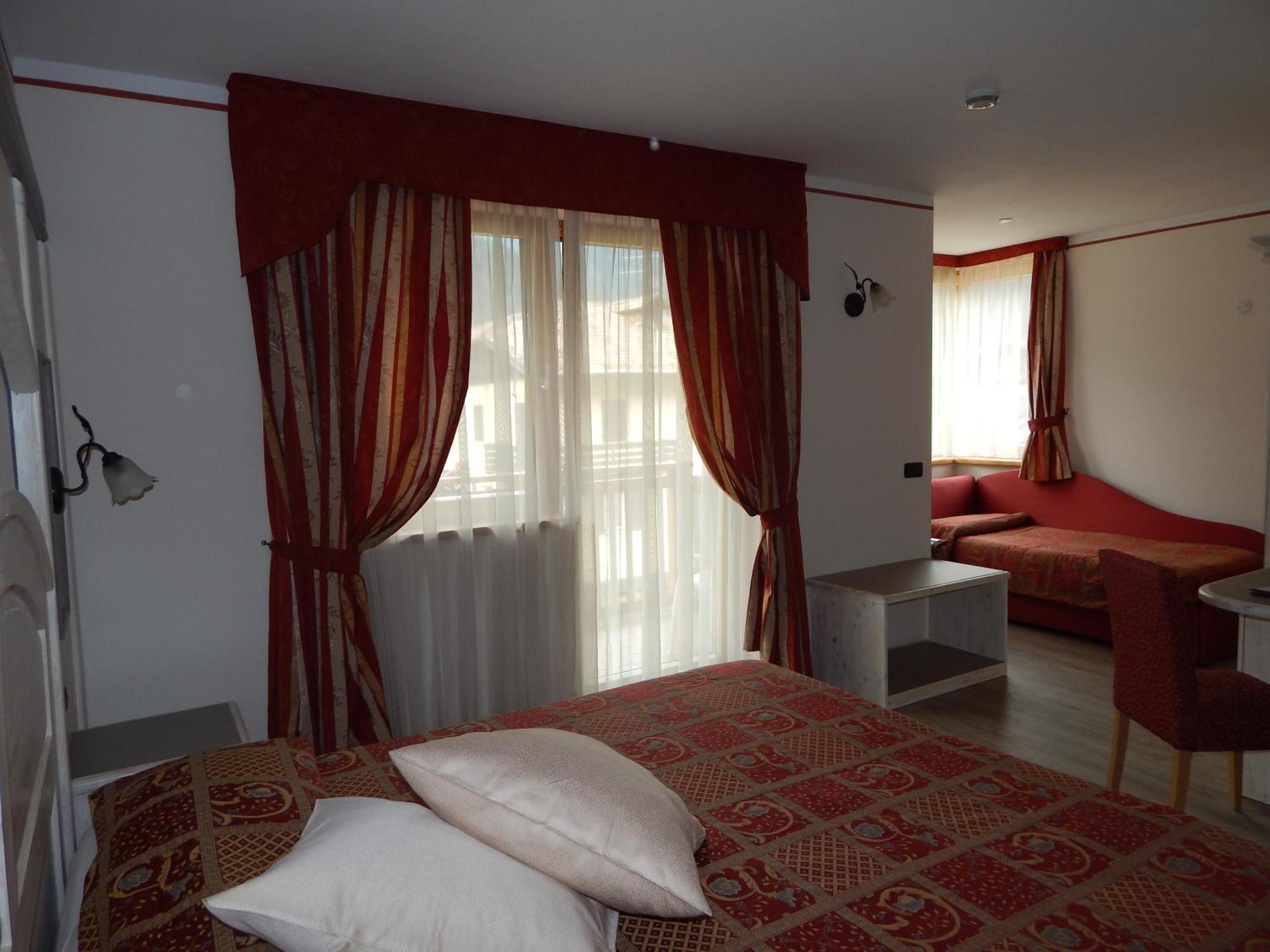 Hotel Canada Pinzolo Ngoại thất bức ảnh