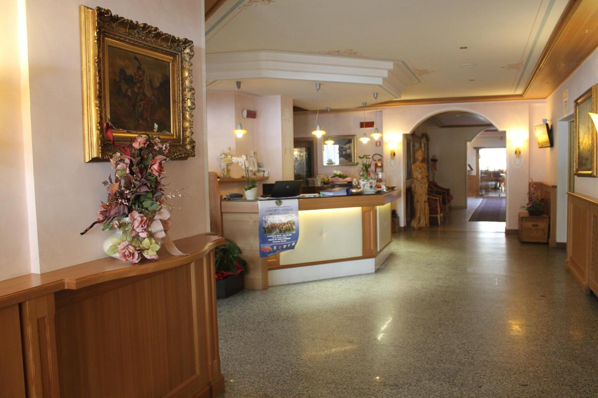 Hotel Canada Pinzolo Ngoại thất bức ảnh