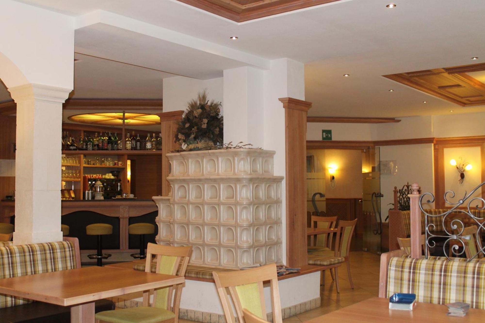 Hotel Canada Pinzolo Ngoại thất bức ảnh